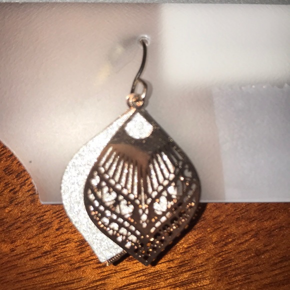 NWT Suzy Shier Earrings - Picture 3 of 3